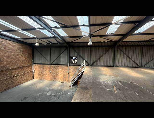 500M² WAREHOUSE TO LET IN SPARTAN